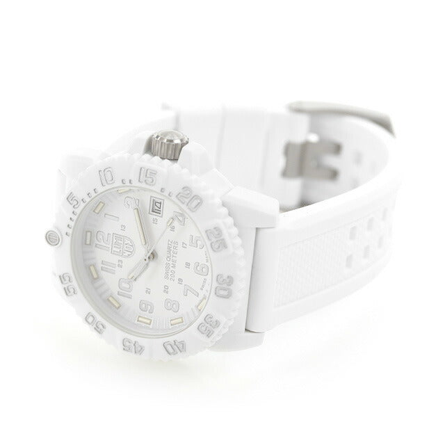 Luminox Navy Shields Snow Patrol 7057.白色熄灭品牌女士L7057WO